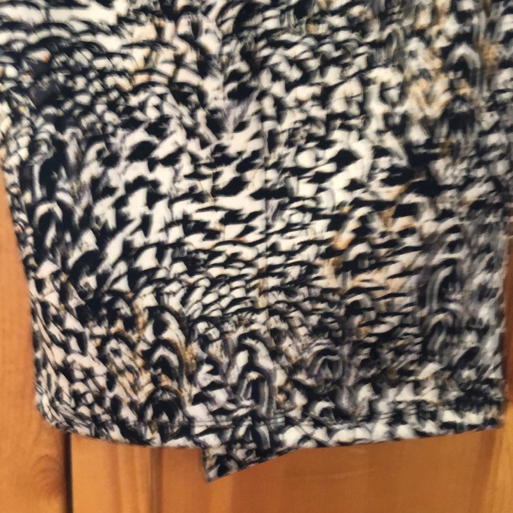 Print Pattern Asymmetrical Panel Straight Skirt w/Side Gold Zipper Closing. - Picture 5 of 10